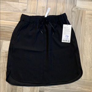 Lululemon On the Fly Skirt Sz8 NWT